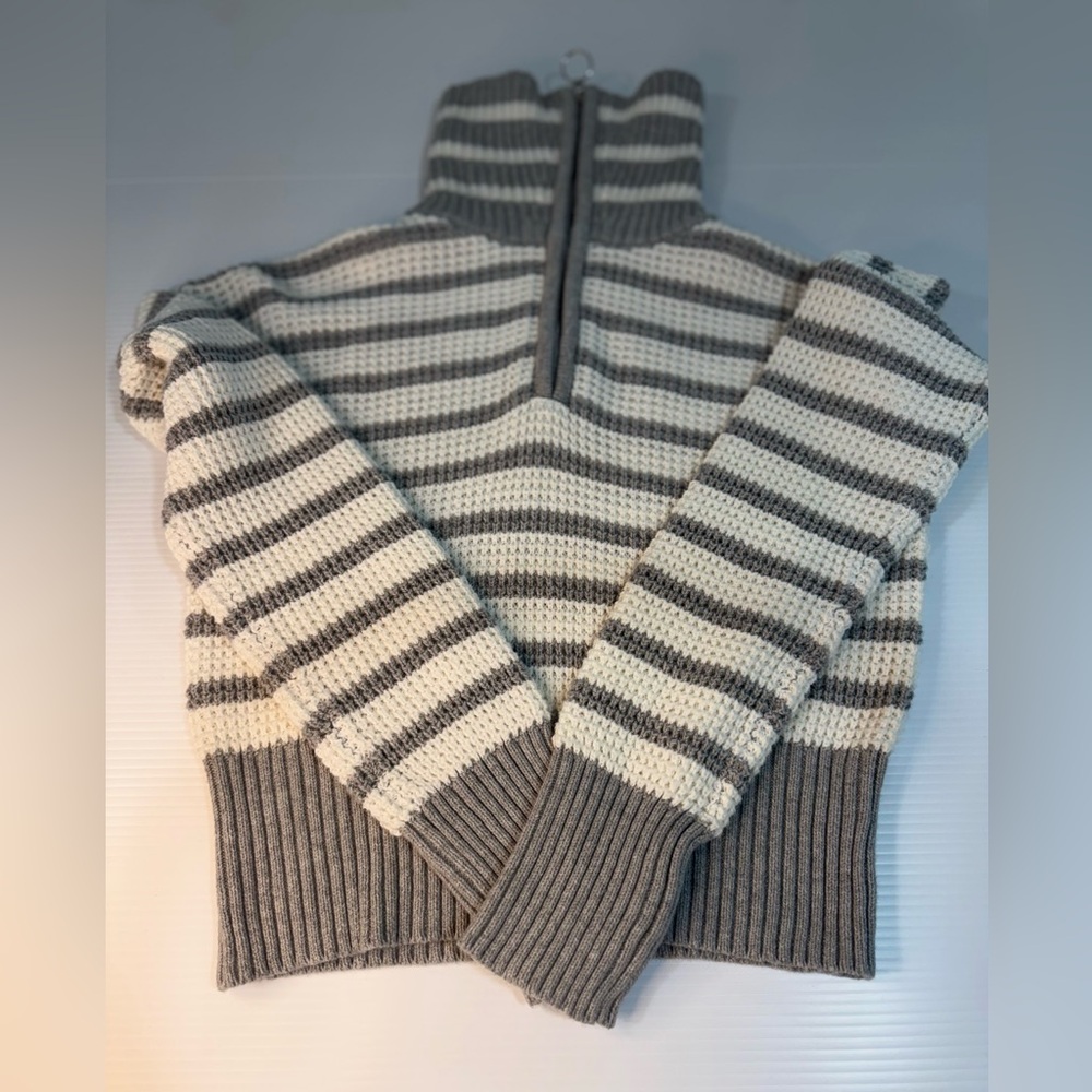 Sage + Stone Cropped, Striped, Quarter Zip Sz Small EUC